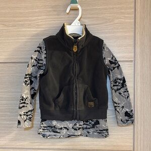 Fleece vest with printed thermal long sleeves